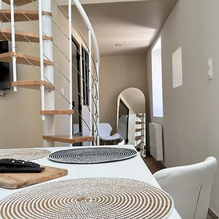 Cocon Mayennais - Loft Balneo - Loveroom شقة لافال